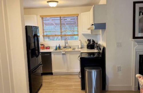 Gainesville Apartment | Gator Getaway - Walk to Stadium!