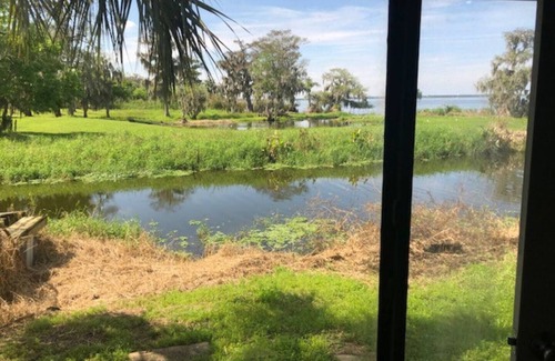 Oviedo House | Gator Hole: Old-Florida Cabin Feeling 3-bedrooms, 1.5-bath house, sleeps 5. New bring your boat launch from black hammock boat ramp fish from your house or the peninsula