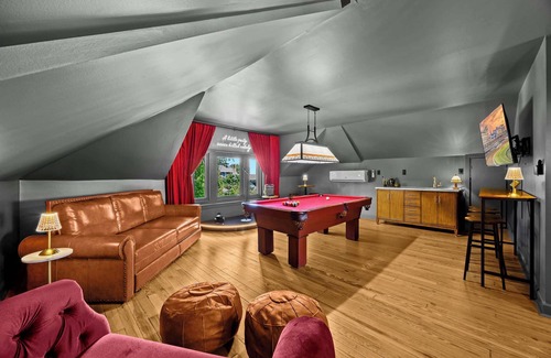 Cherokee Triangle House | Gatsby Estate | Luxe 7BR Retreat with Game Room