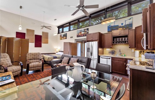 Clarksville House | Gay Friendly Modern Guest House - Great Location