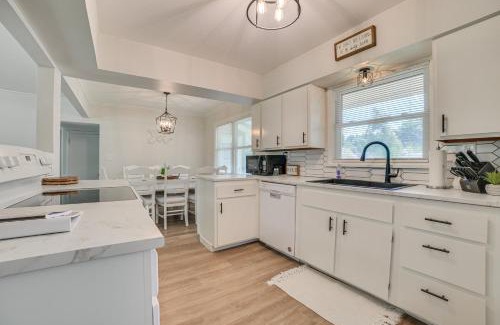 Gaylord House | Gaylord Family Home Walk to Shops and Restaurants!