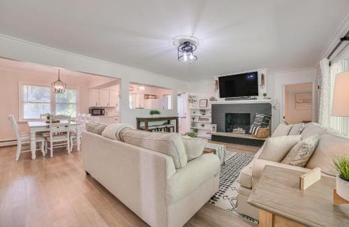 Gaylord House | Gaylord Family Home Walk to Shops and Restaurants!