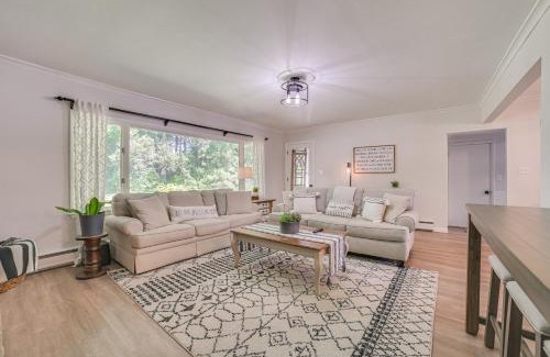 Gaylord House | Gaylord Family Home Walk to Shops and Restaurants!