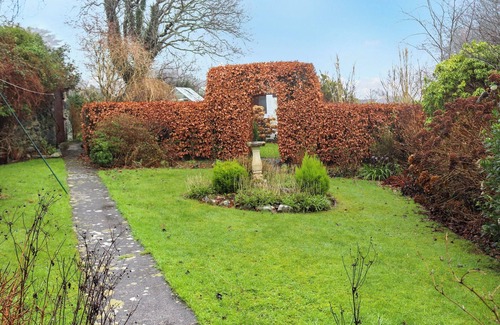 Dyffryn Ardudwy Cottage | A charming cottage with distant sea views, in a peaceful setting.