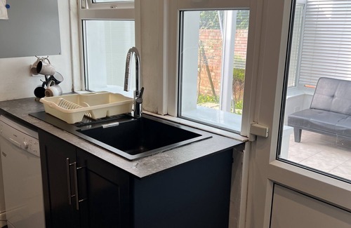 Westcliff-on-Sea Apartment | Double room-Comfort-Shared Bathroom-Room 2