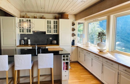 Geiranger House | Geiranger - Amazing Villa - Panoramic Views and Spa Amenities