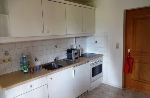 Entfelden Apartment | Gemütliche Ferienwohnung bis 4 Personen, 100 m², Balkon und Kachelofen