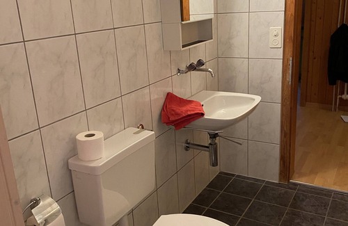 Fluehli Apartment | Gemütliche Ferienwohnung im Torbach in Historischem Glaserhaus