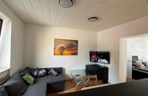 Brohl-Lutzing Apartment | Gemütliche FeWo im 1OG im Haus zur Vulkaneifel Brohl