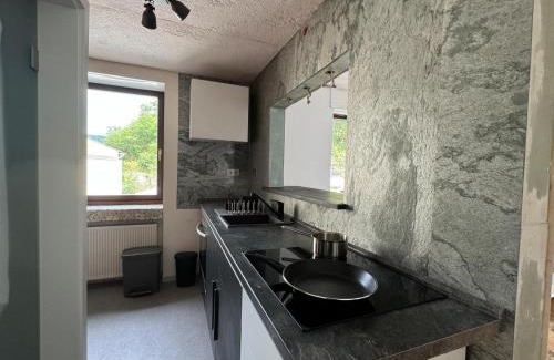 Brohl-Lutzing Apartment | Gemütliche FeWo im 1OG im Haus zur Vulkaneifel Brohl