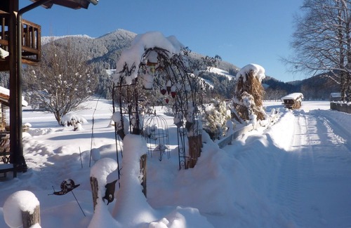 Oberammergau Apartment | Gemütliche, Modern Ausgestattete Ferienwohnung mit Sonnenterasse und Bergblick