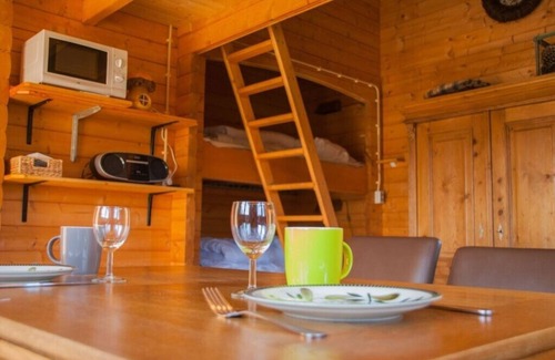 Medebach Cabin | Gemütliches Blockhaus auf Schönem Campingplatz