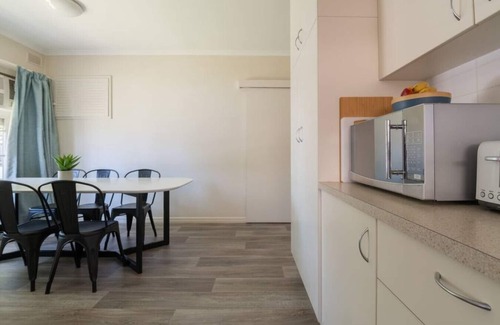 Glenelg Apartment | Gem Apartment 5 - Courtyard I Beach I Wifi I Cafes