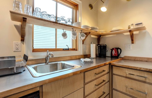 York Cottage | Gem in the Heart of Bellingham - Walk to WWU, Downtown and Waterfront