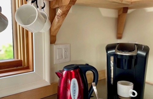 York Cottage | Gem in the Heart of Bellingham - Walk to WWU, Downtown and Waterfront