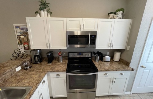 Haines City Condo | Gem of Lake Marion! Beautiful 3 Bedroom with King Beds, HD & Internet