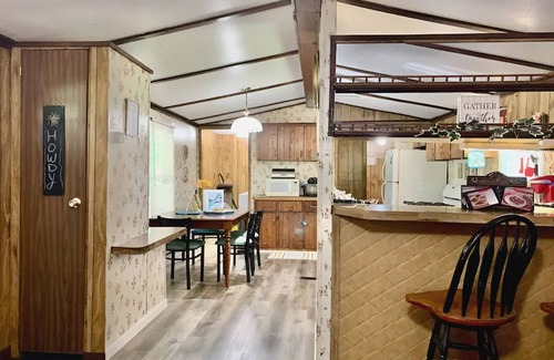Wagoner House | Gene's Retreat, charming lakeside 3 bed 2 bath peaceful home near Ft Gibson Lake