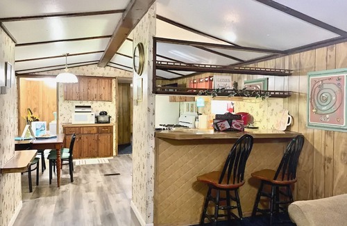 Wagoner House | Gene's Retreat, charming lakeside 3 bed 2 bath peaceful home near Ft Gibson Lake