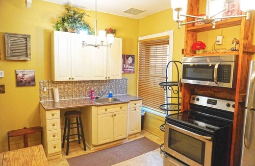 Coshocton Apartment | Genevieve's Place in Historic Roscoe Village
