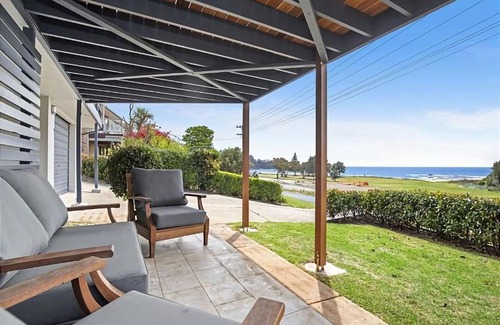 Malua Bay House | George Bass Drive 569 On The Beach Living