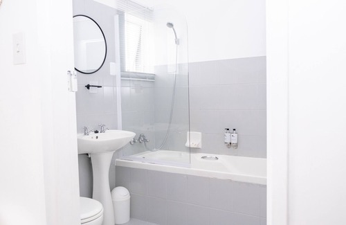 George Central House | George Lodge International