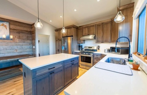 Georgetown House | Georgetown Getaway - Lakeside Cabin