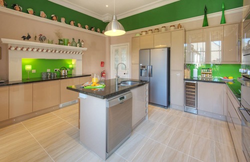Newcastleton House | Georgian Manse, sleeps 10, 5 star, 5 bedrooms, 4 bathrooms, WIFI, dog friendly