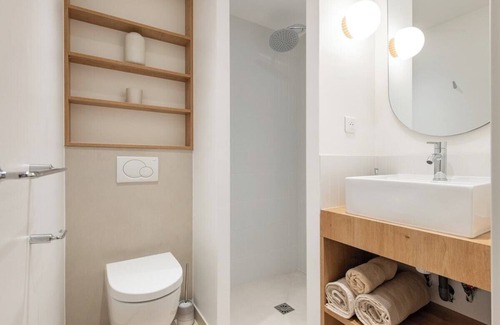 Quartier du Mail Apartment | Geranimus : Heart of Paris Montorgeuil