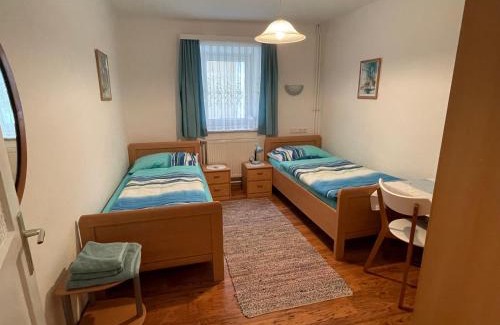 Großdietmanns House | Gertis Blumenhof Privatzimmer, Ferienwohnung