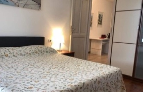 Gonte Apartment | Geschmackvoll Möblierte 2½-zimmer-wohnung mit Balkon und Wunderbarer Seesicht