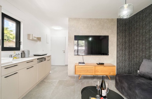 Gesher HaZiv Apartment | Gesher Haziv Peaceful Modern Stay