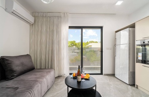 Gesher HaZiv Apartment | Gesher Haziv Peaceful Modern Stay