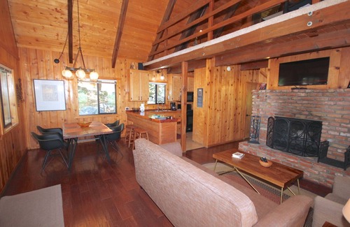 Idyllwild Cabin | Get a Peaceful, Easy Feeling at Naughty Pines/Read Our Reviews!