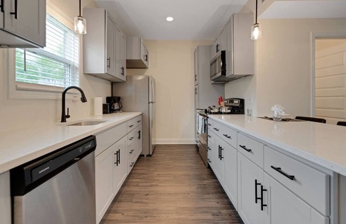 Clarksville Apartment | Get comfortable and enjoy 2 bedroom with 2.5 bathroom at this spacious unit