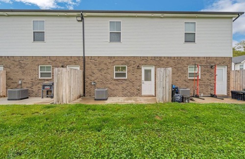 Clarksville Apartment | Get comfortable and enjoy 2 bedroom with 2.5 bathroom at this spacious unit