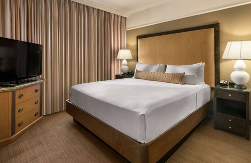 Gainey Village Villas Hotel | Get Ready for Blissful Getaway! Near OdySea Aquarium, w/Pool, Free Parking!