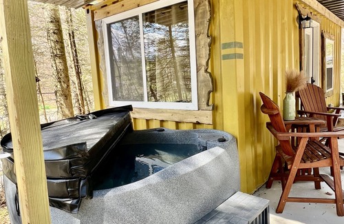Mt Lookout Cabin | Get 'Wilder' @McFaddenRidge mins from New River Gorge Nat'l Park w/hot tub!