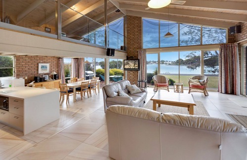 Raymond Island House | Getaway - A getaway with stunning water views, open-plan living & fireplace