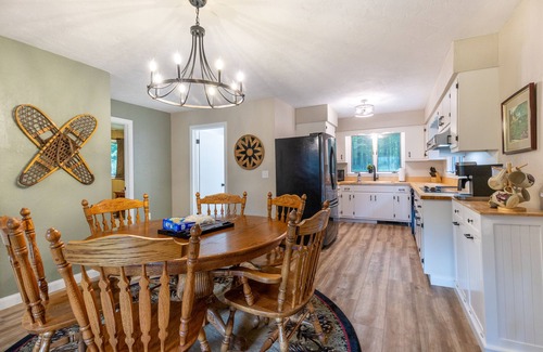 Somerset Ski Chalet | Getaway Chalet-Spacious Beautiful Retreat- Laurel Highlands-Secluded Backyard!