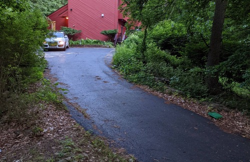 Mount Marion House | Getaway in the woods, steps from quaint towns