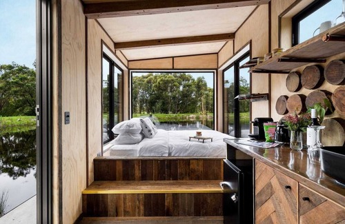 Kangaroo Valley Apartment | Getawayz NSW - 'Banksia' Designer Tiny Home w/stunning dam views