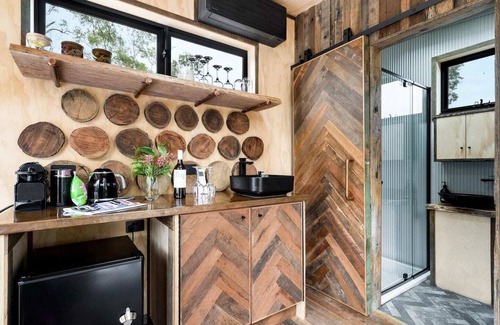 Kangaroo Valley Apartment | Getawayz NSW - 'Banksia' Designer Tiny Home w/stunning dam views