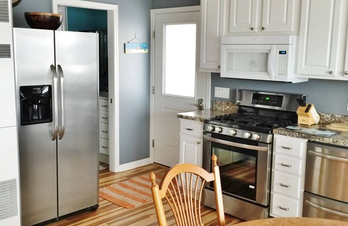 Town of Torrey Cottage | 'Getg Inn' Comfortable Cozy Lakefront Property-Beautiful View