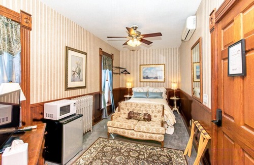 Rush City Hotel | GH 7 · #7 Grant House- The Wilder Suite