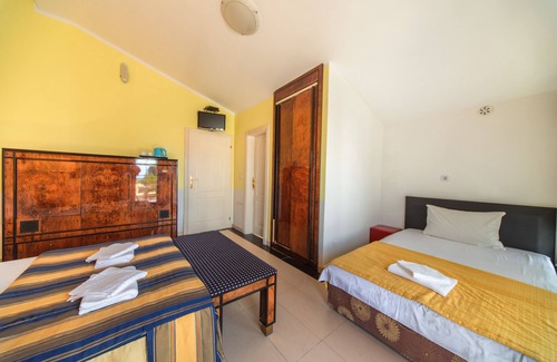 Kaluđerac House | GH Leonardo - Triple Room with Sea View