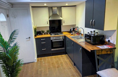Playhatch House | GH Woods - Family-sized Apartment For 6