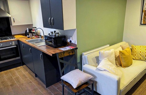Playhatch House | GH Woods - Family-sized Apartment For 6