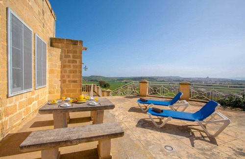 Kercem Villa | Gharilma IV – Santa Lucija Holiday Home