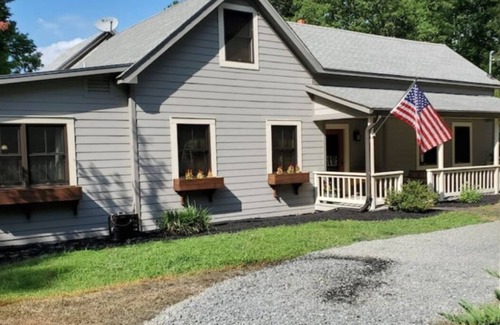 Scottsville Apartment | Ghost Pine Studio, Scottsville 1 Bedroom Retreat