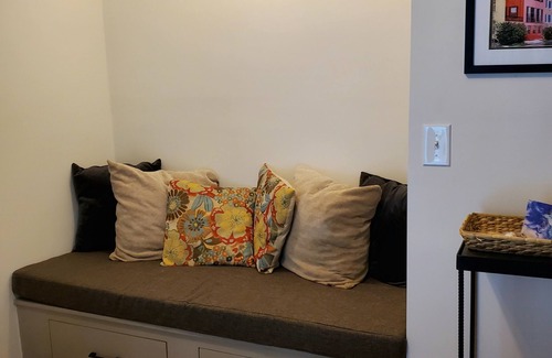 Scottsville Apartment | Ghost Pine Studio, Scottsville 1 Bedroom Retreat